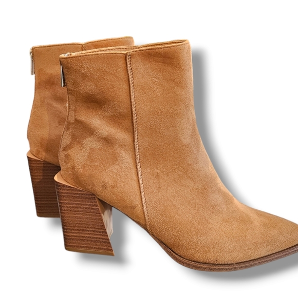 Tan Suede block heel ankle boots. Size 11 - Picture 1 of 8